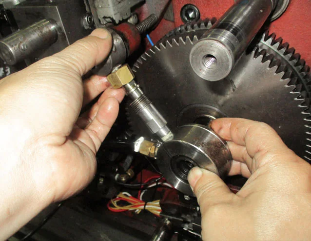 Inspection of a machine tool spindle gearbox drive train