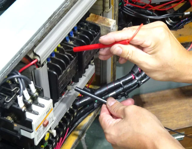 Machine tool electrical cabinet wiring inspection and terminal tightening