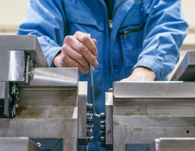 Geometric accuracy re-test of a machine tool table and guideways
